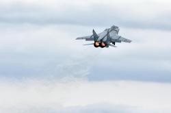 -里程碑之夜，范弗利特三分雨浇灭骑士，76人鏖战见证历史