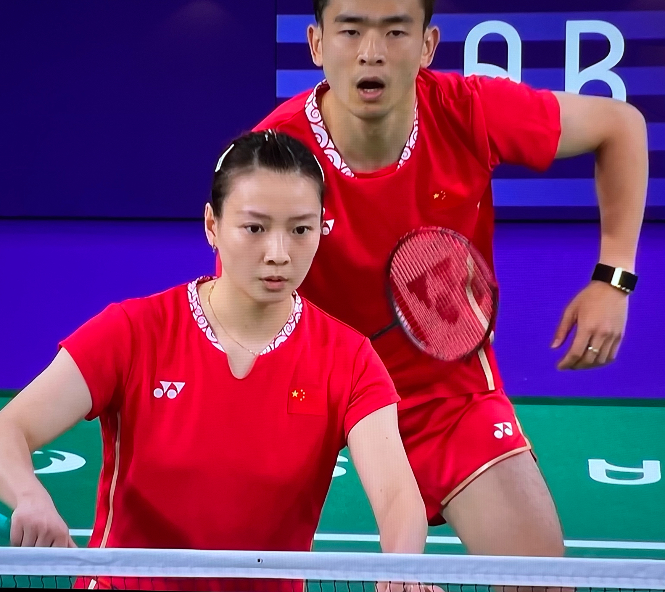 印尼队轻取马来西亚队，黄鸭组合点燃赛场