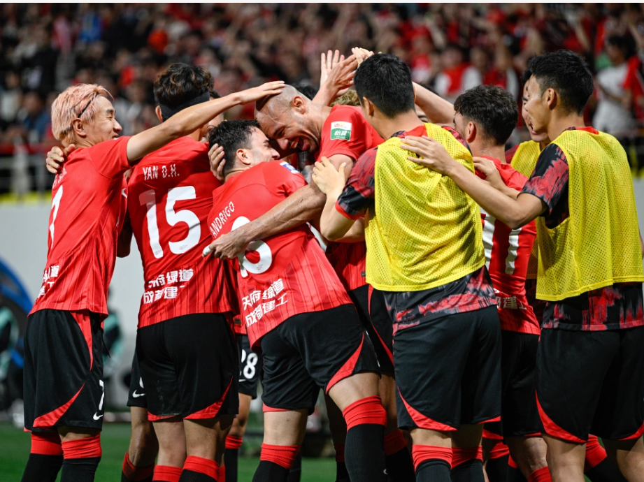 纷争不止，球队内部团结一致