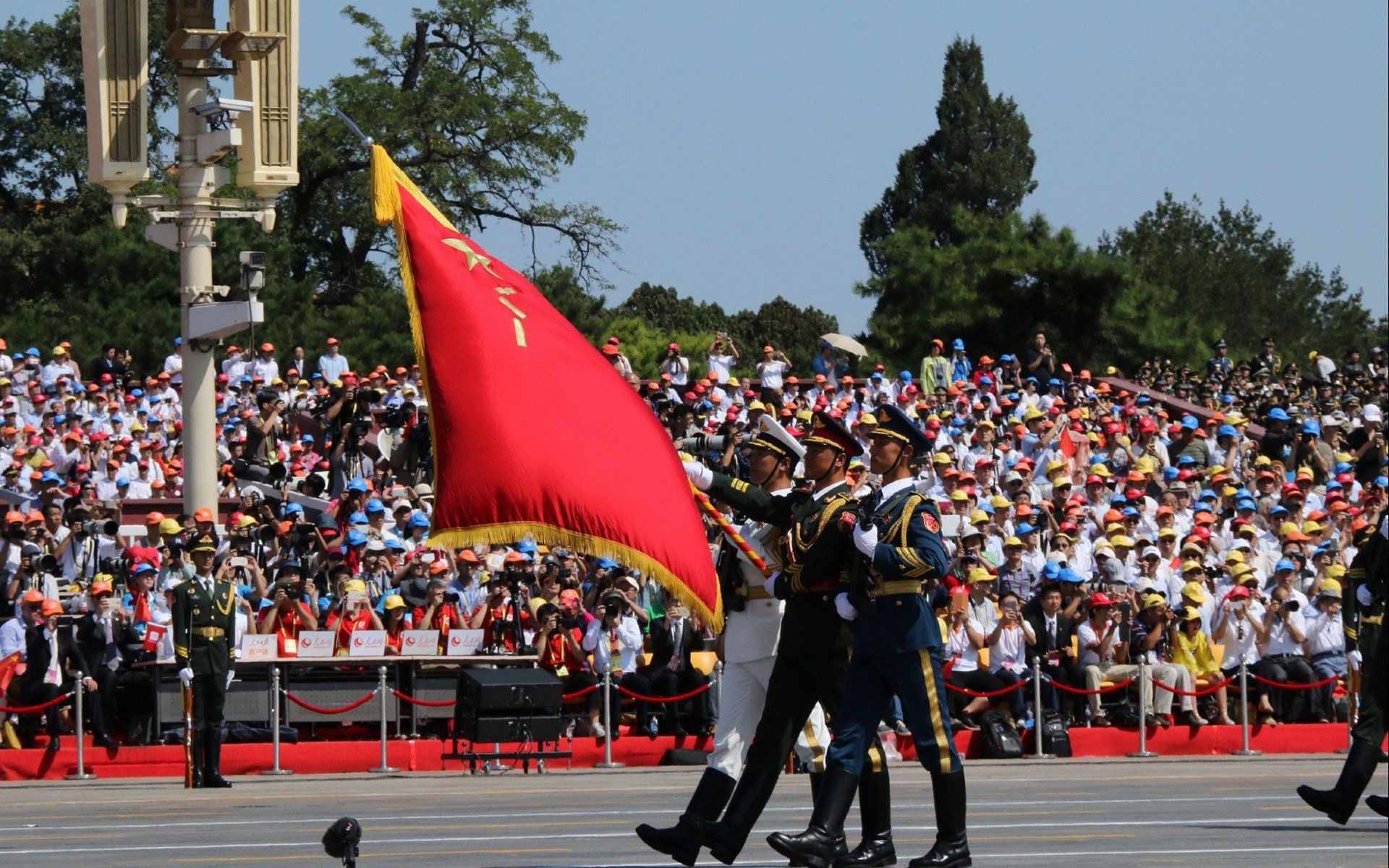 跨界巅峰战！字母哥狂砍50+20打服辽宁，杨鸣赛后主动求合影