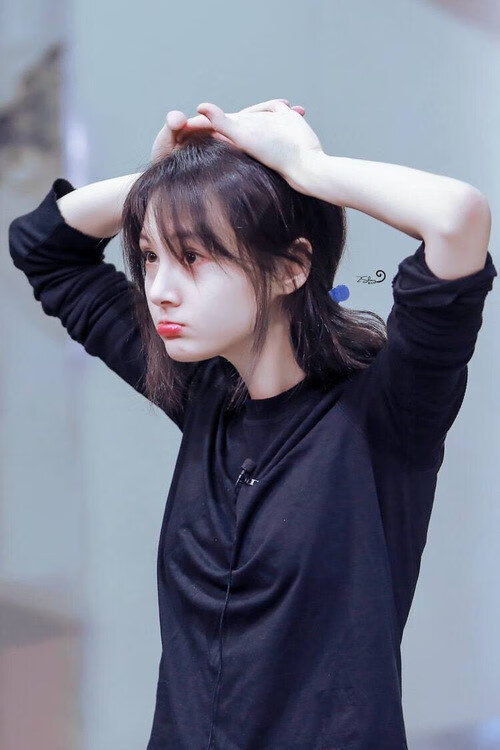 莱万一击定乾坤，蓝鹰翱翔韩国上空，当足球超越胜负