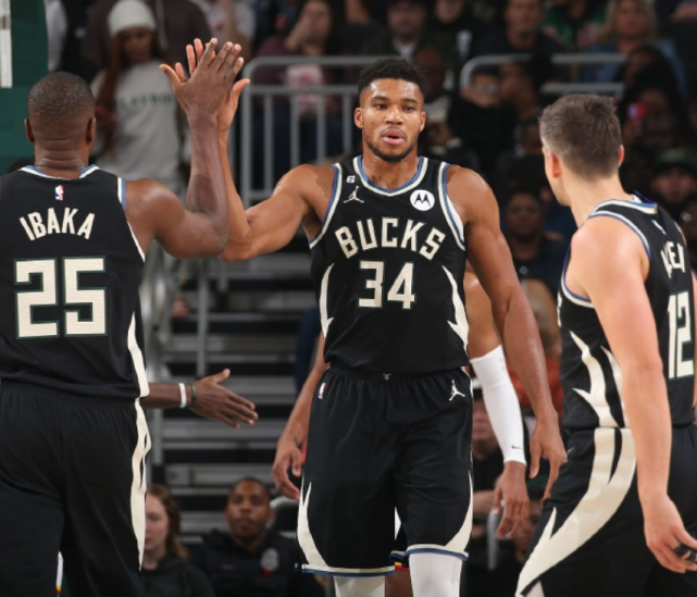 霍勒迪关键节点连续得分,湖人完胜火箭 霍勒迪关键节点连续得分,湖人完胜火箭