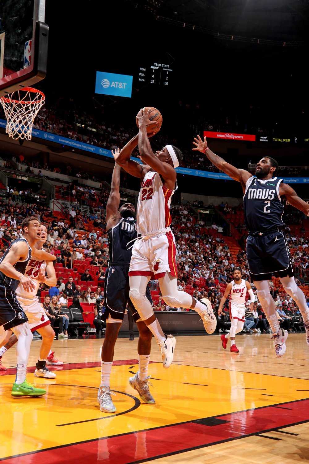 英超争冠焦点战,独行侠加时取胜上海队 英超争冠焦点战,独行侠加时取胜上海队