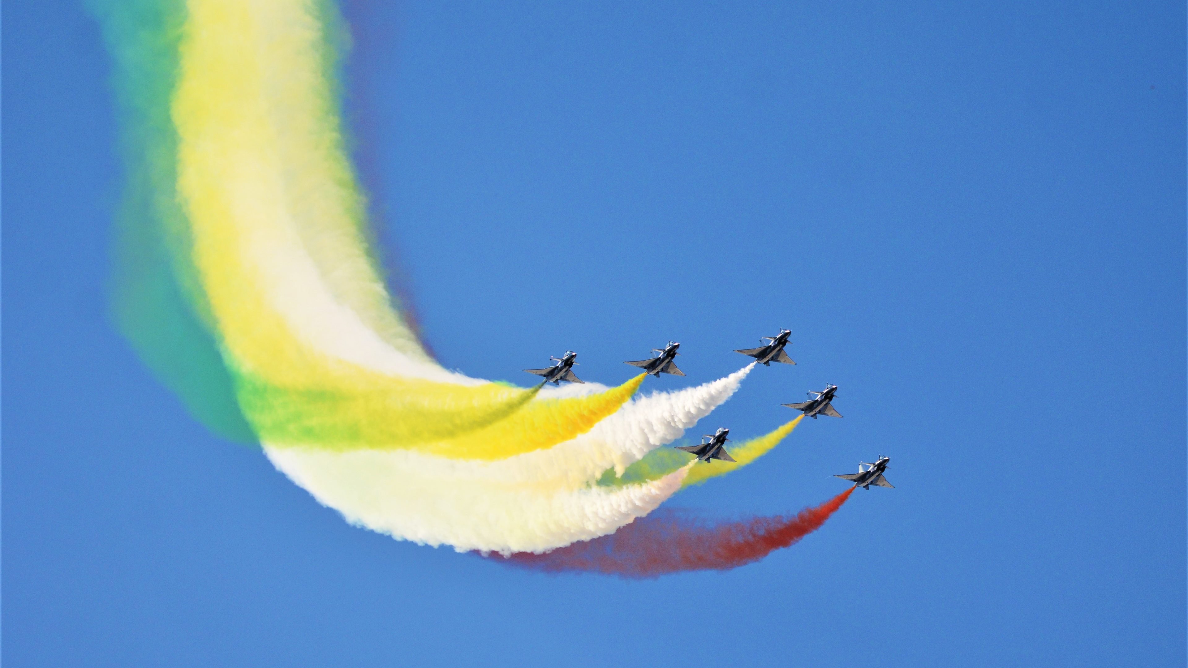 F1街道赛之夜，佩德里完成足球生涯里程碑